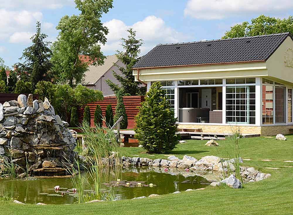 Fürdőház, tóval Badacsonyban